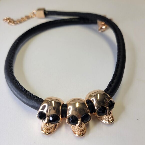 MENS Skull Pendant Choker Necklace Skull Heads on Black Cord Necklace - Picture 1 of 7